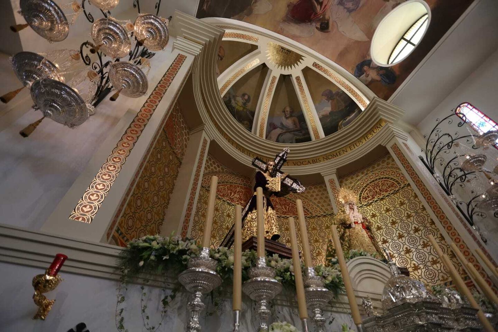 Imagen renovada del ábside en la basílica de la Esperanza.