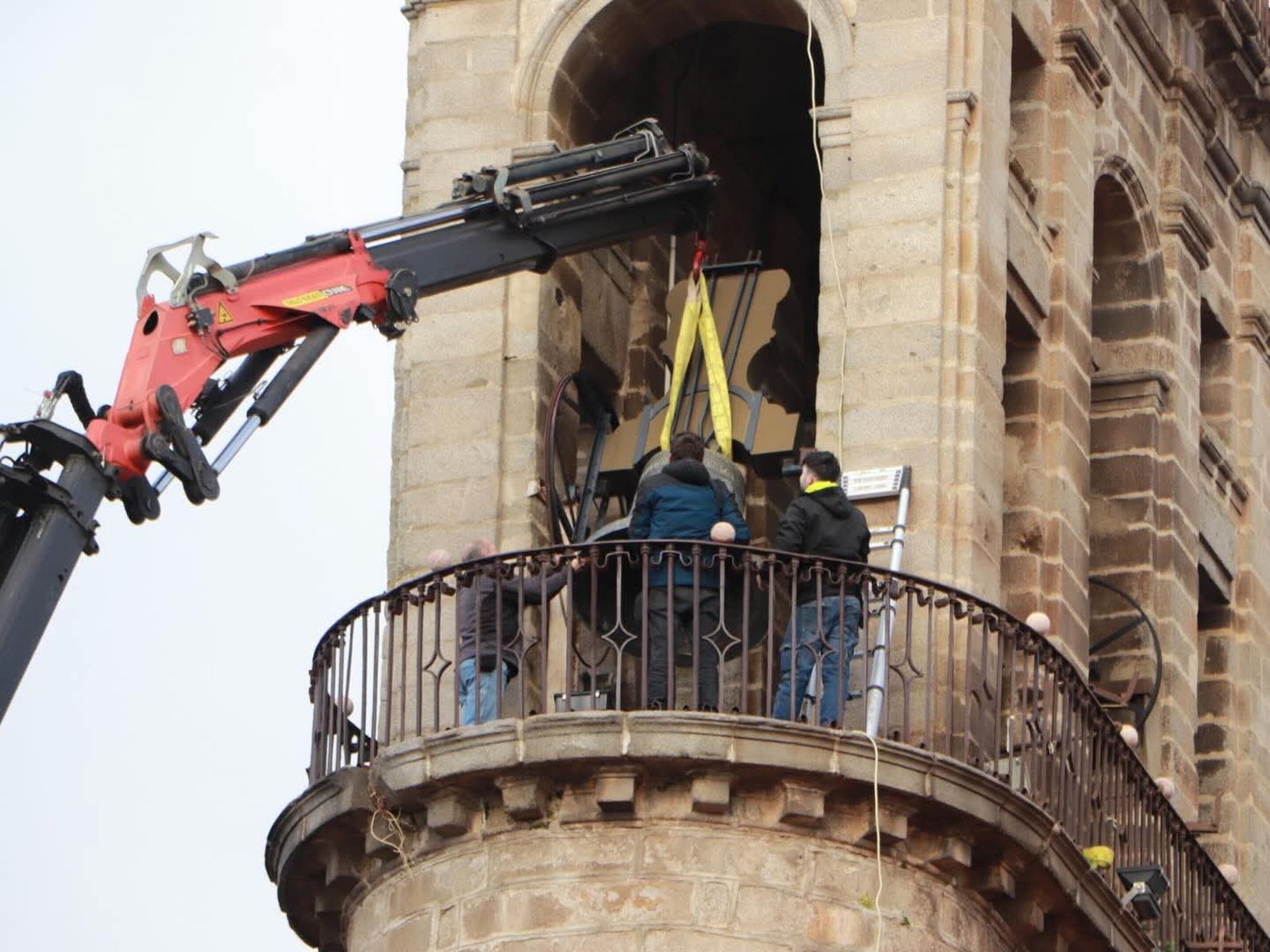 Retirada una campaña de la Catedral de la Sierra de Hinojosa del Duque para su restauración