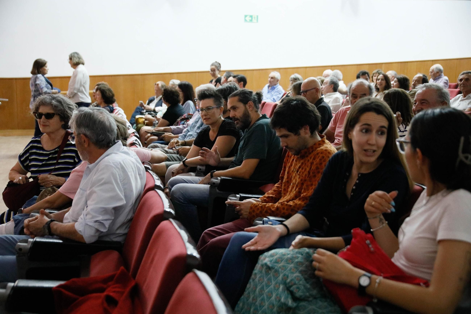 Imágenes de la presentación del documental "Almagrera, un sueño minero" en la biblioteca Villaespesa de Almería