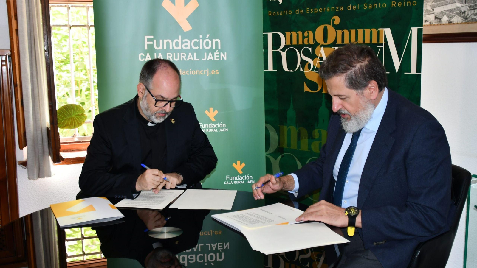 La Diócesis de Jaén y la Fundación Caja Rural firman un convenio de colaboración para el Rosario Magno.