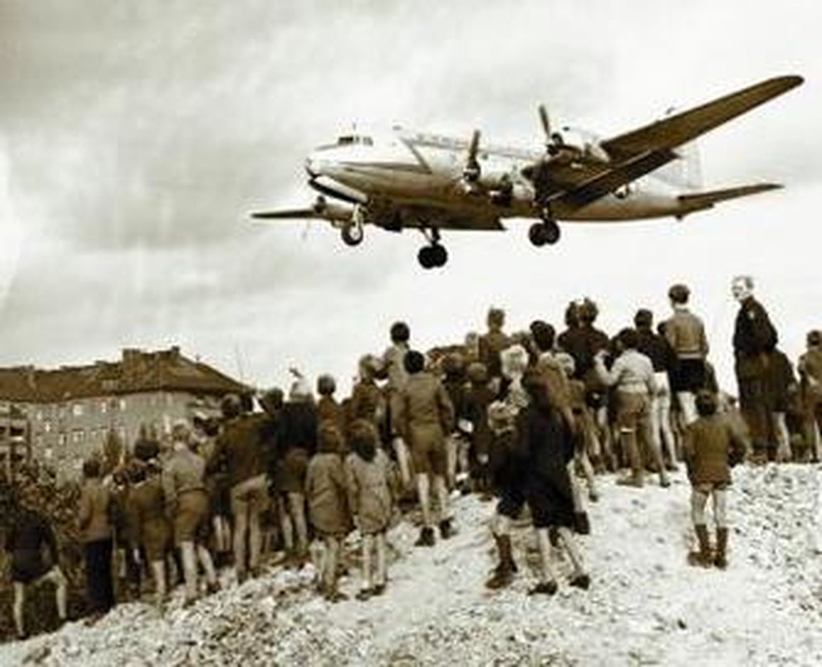 Los 'bombarderos de golosinas' que salvaron Berlín del bloqueo