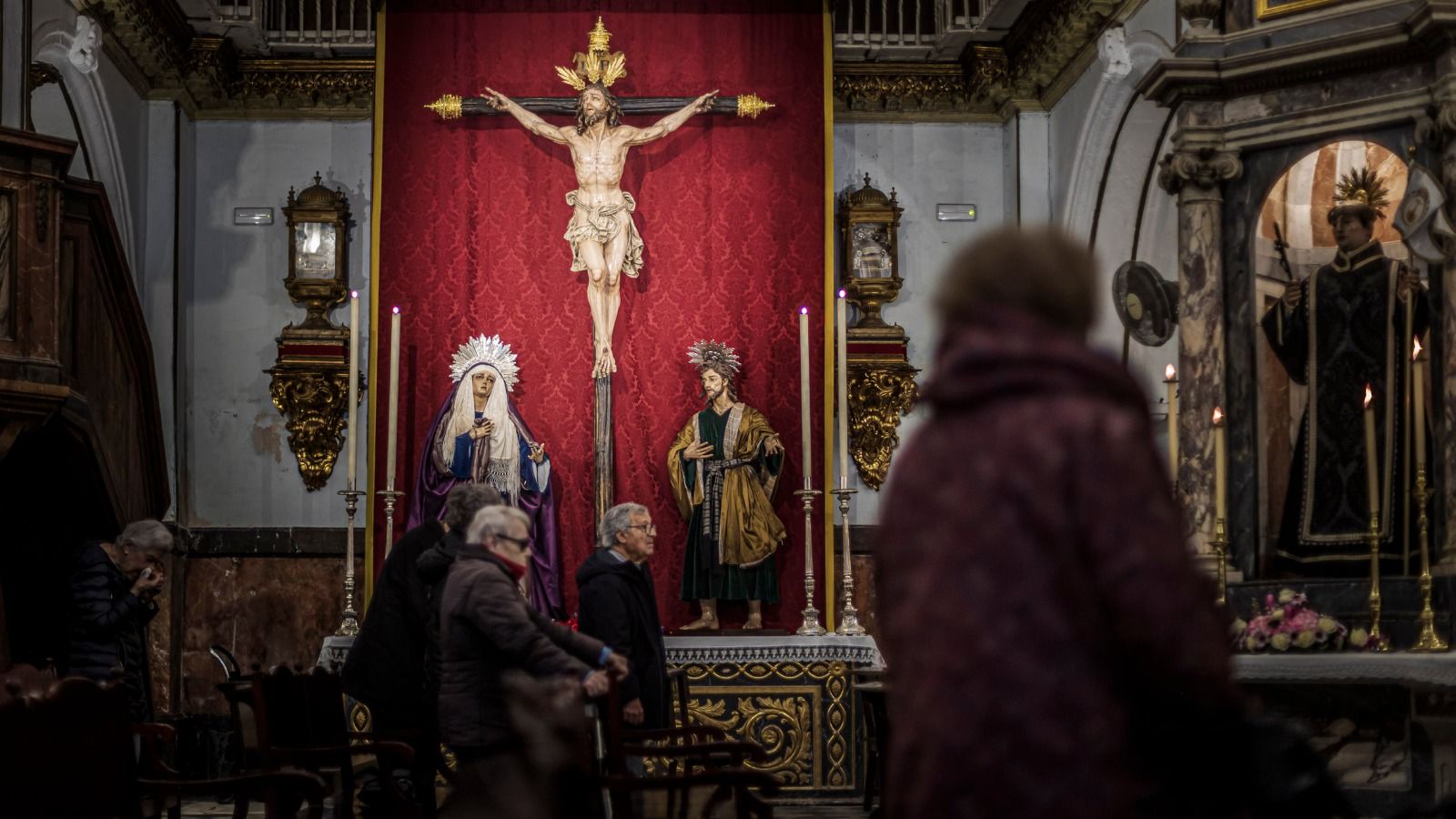 El Crucificado del Perdón, en el altar que se ha dispuesto en San Juan de Dios tras el cierre de la Catedral Vieja.