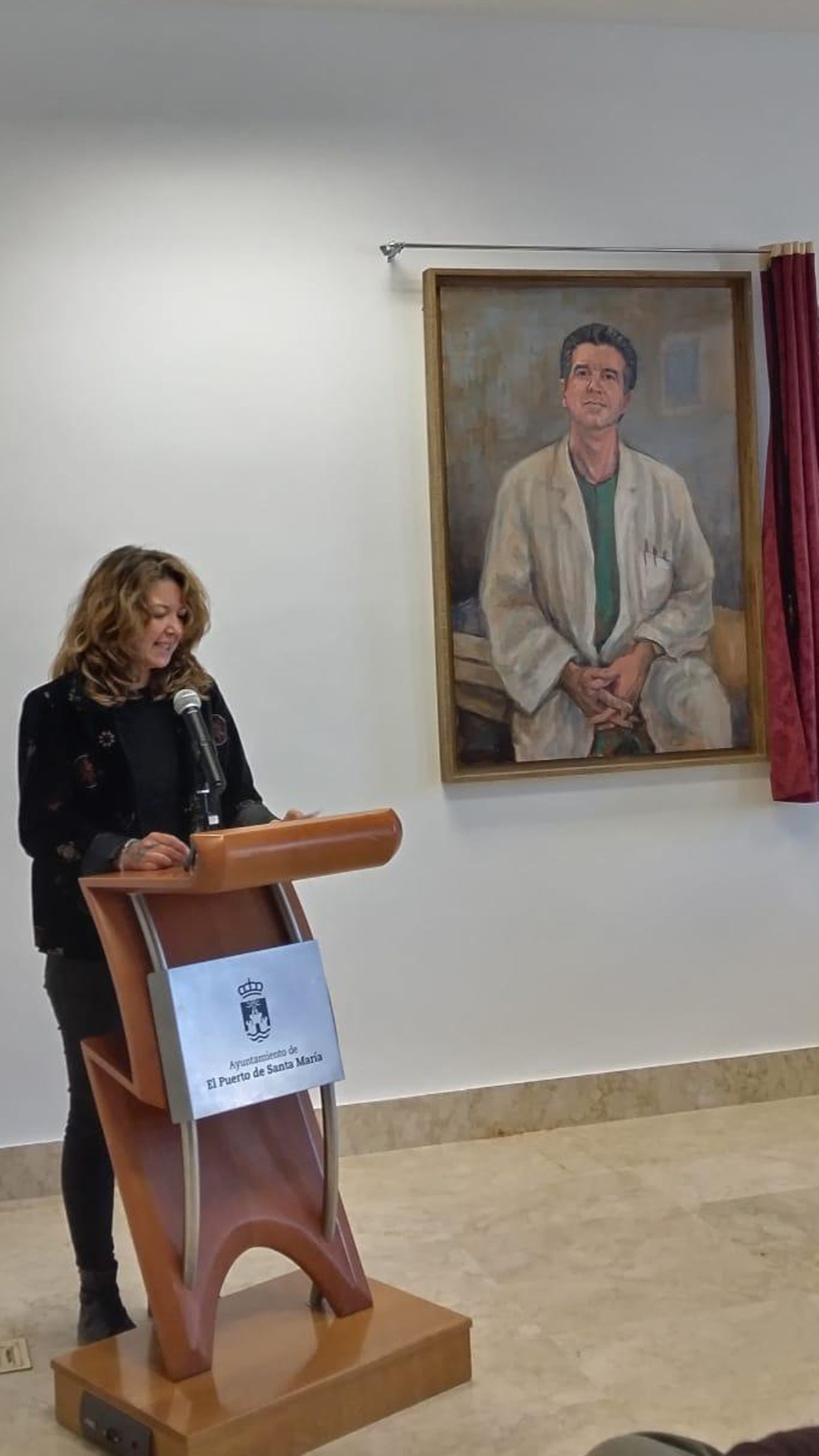 La autora del cuadro, Teresa Salvatierra Vázquez.