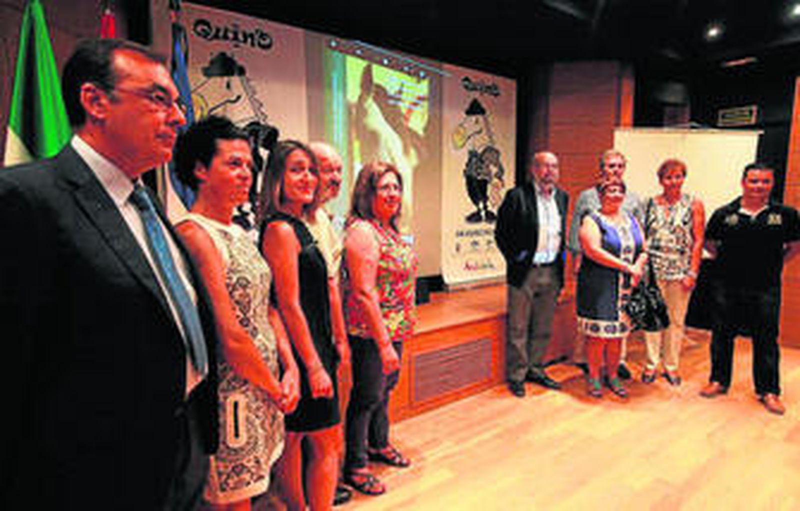 Los miembros colaboradores en el proyecto durante el acto de presentación, ayer, de la guía didáctica.