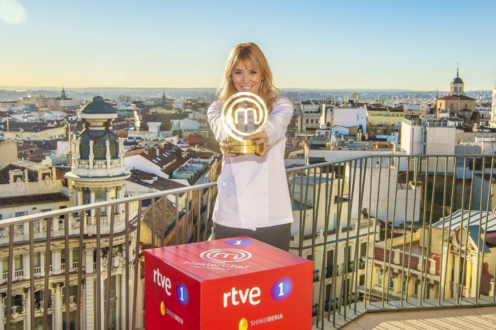 La actriz Raquel Meroño luce el título de 'MasterChef Celebrity'.