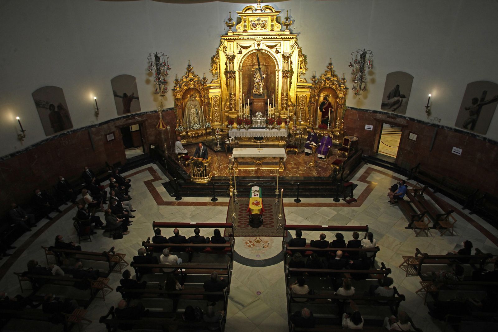 El funeral de Manuel Clavero en la Basílica del Gran Poder.