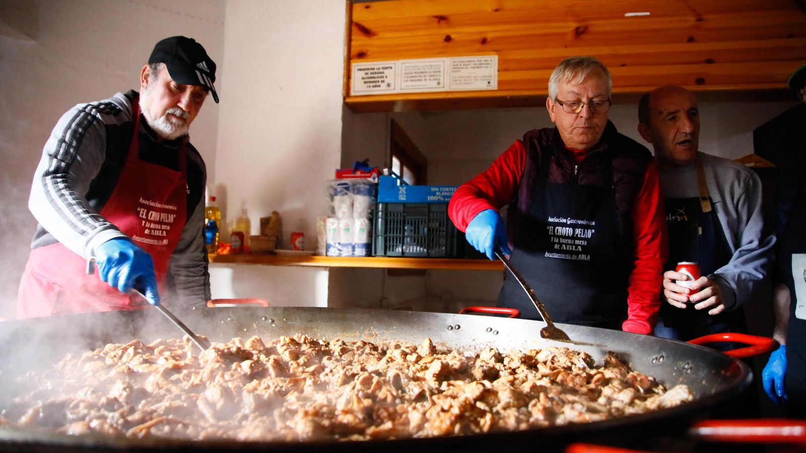 Un delicioso arroz con conejo y níscalos, para reponer fuerzas.