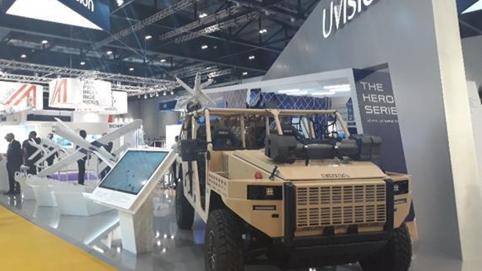 Diversos vehículos de dotación de las FF.AA., como el Netón de Einsa, podrían ser susceptibles de convertirse en eléctricos de incorporar una pila de combustible.