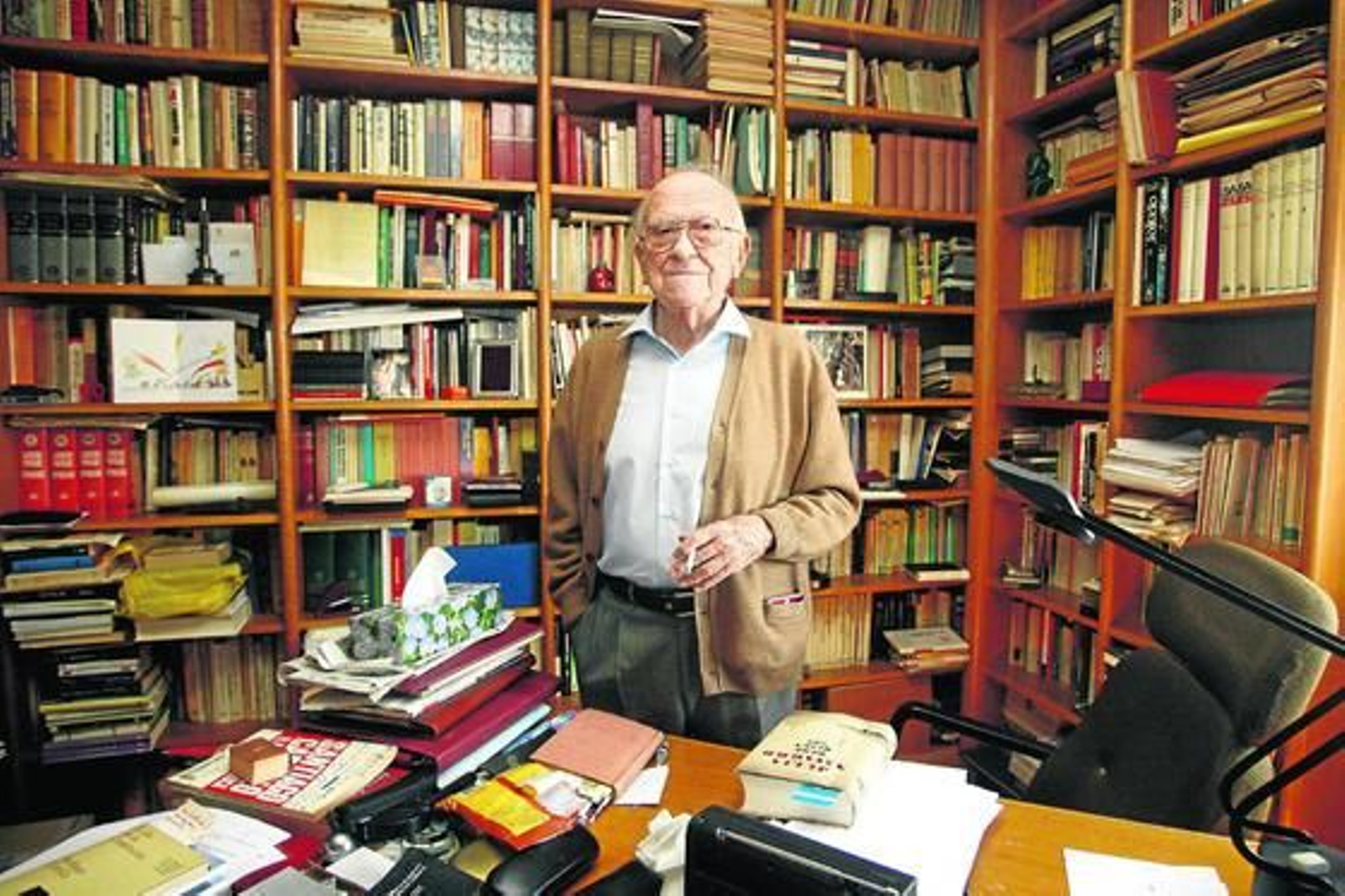 Santiago Carrillo en su despacho.

Foto: Efe/Afp photo/Reuters