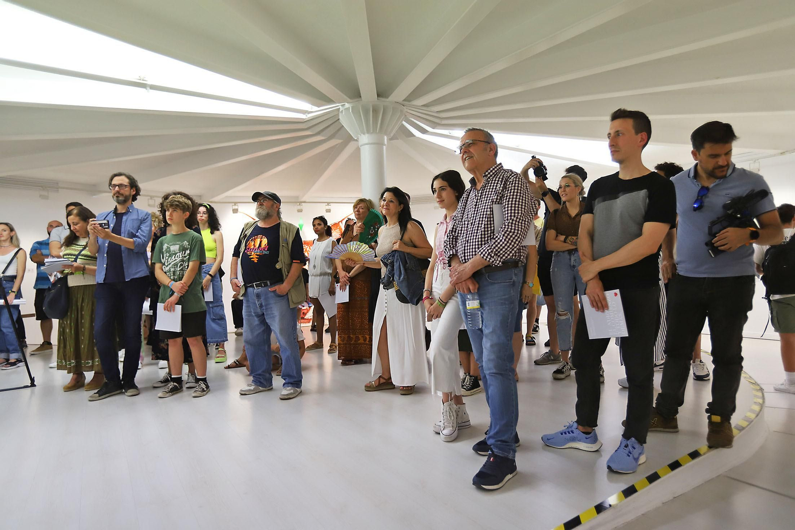 Imágenes de la exposición del artista onubense Wild Welva titulada 'El adiós, el comienzo y todo lo demás'.