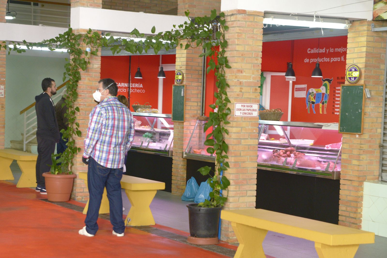 Fotos de los mercados de la comarca en cuarentena