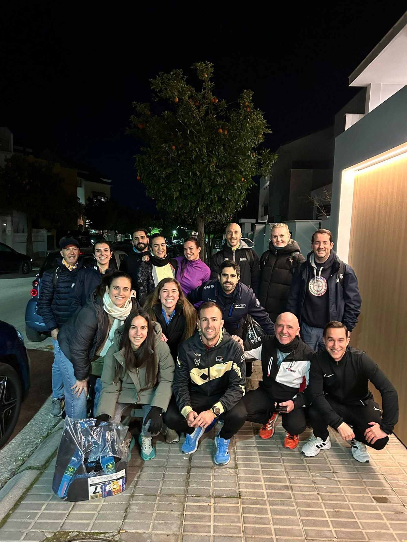 Grupo de amigos antes de correr la San Antón. Grupo de amigos antes de correr la San Antón.