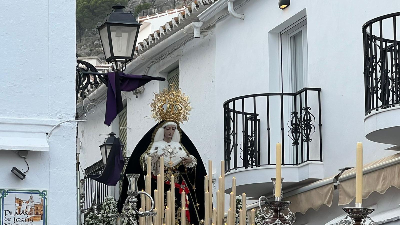 El trono de María Santísima de los Dolores en Mijas.