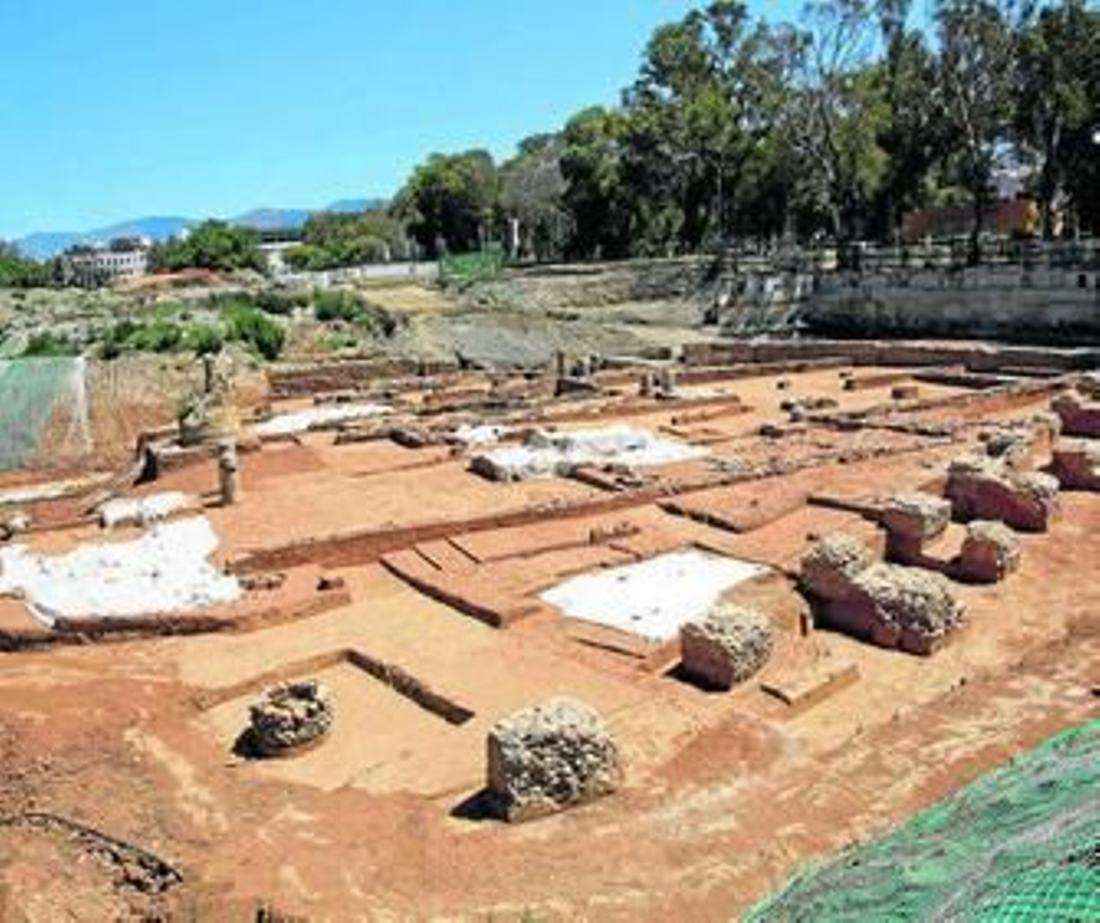 Restos arqueológicos encontrados en la parcela de Martiricos.