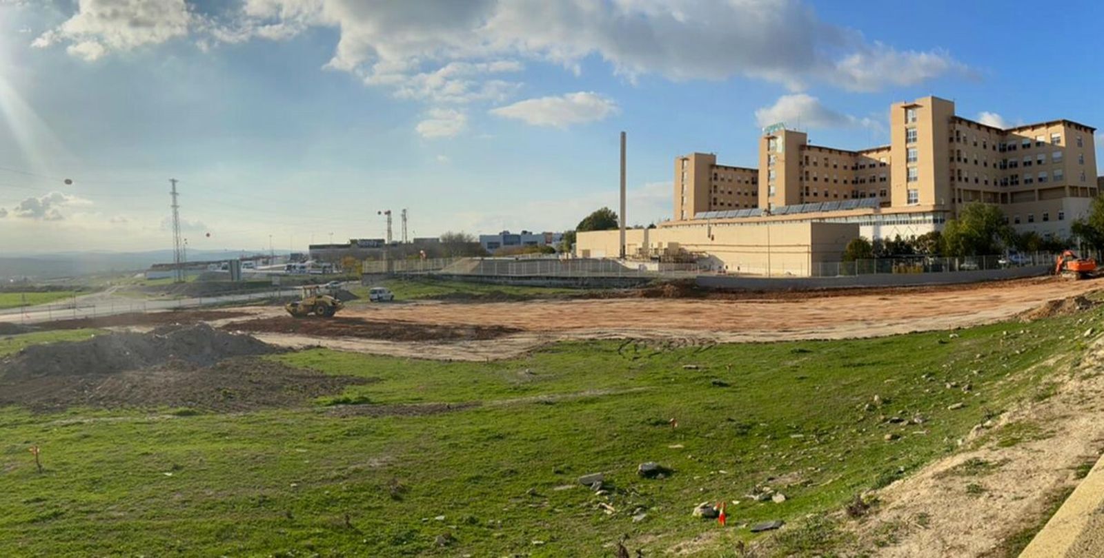 Las obras del nuevo aparcamiento, sobre unos terrenos municipales ubicados junto al Hospital de Osuna.