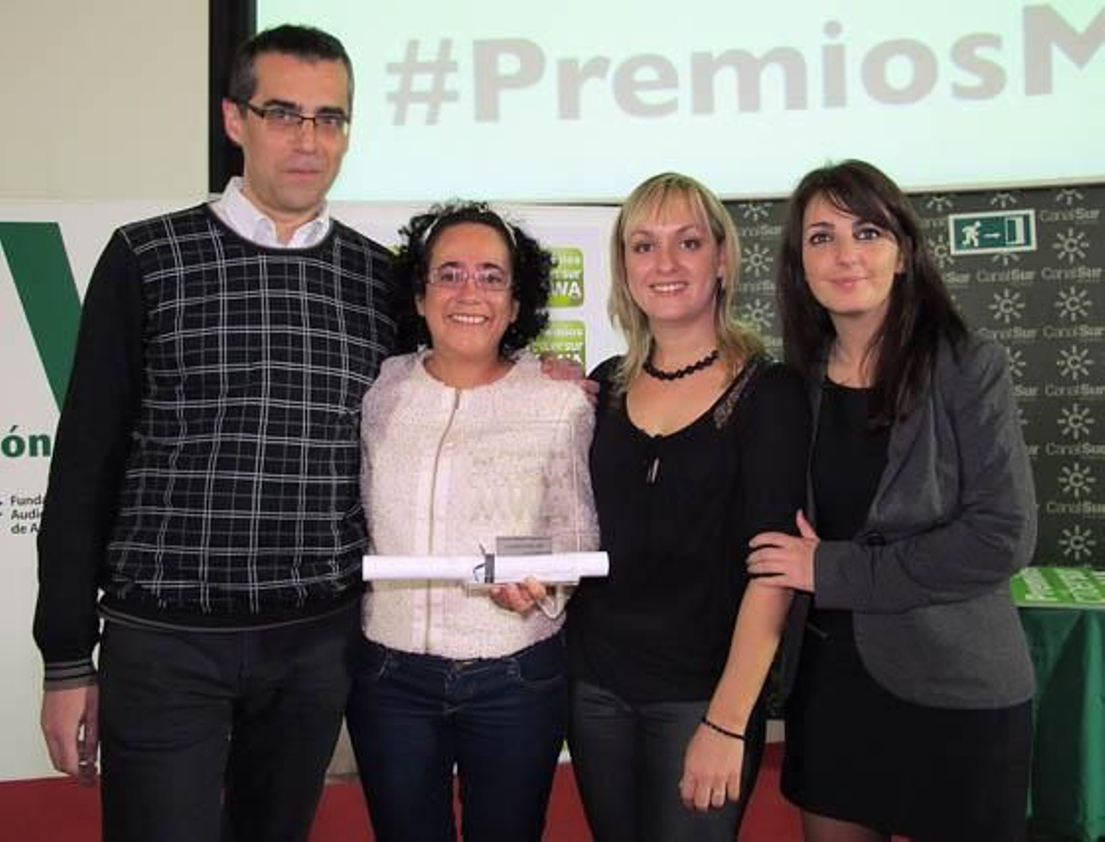 Álvaro Calleja, Ana Fuentes, Rocío S. Nogueras y Lorena Moreno, de la web granadaimedia.com, ganadora en la categoría ‘Periodista Antonio de la Torre’.

Foto: Victoria Ramírez