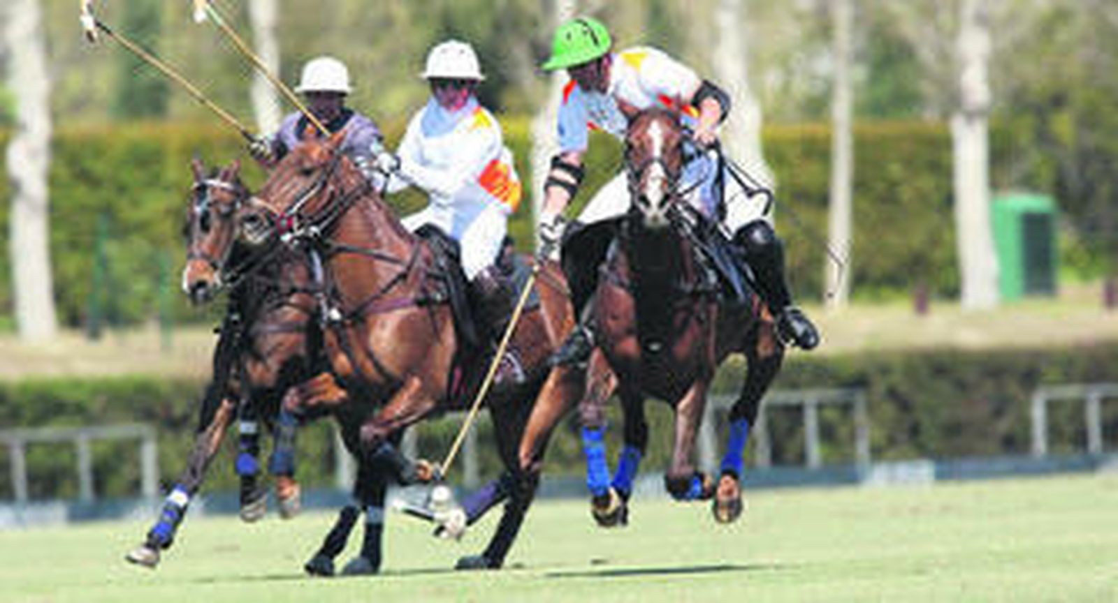 Un lance del encuentro de ayer entre El Trébol y John Smith Sotovila.