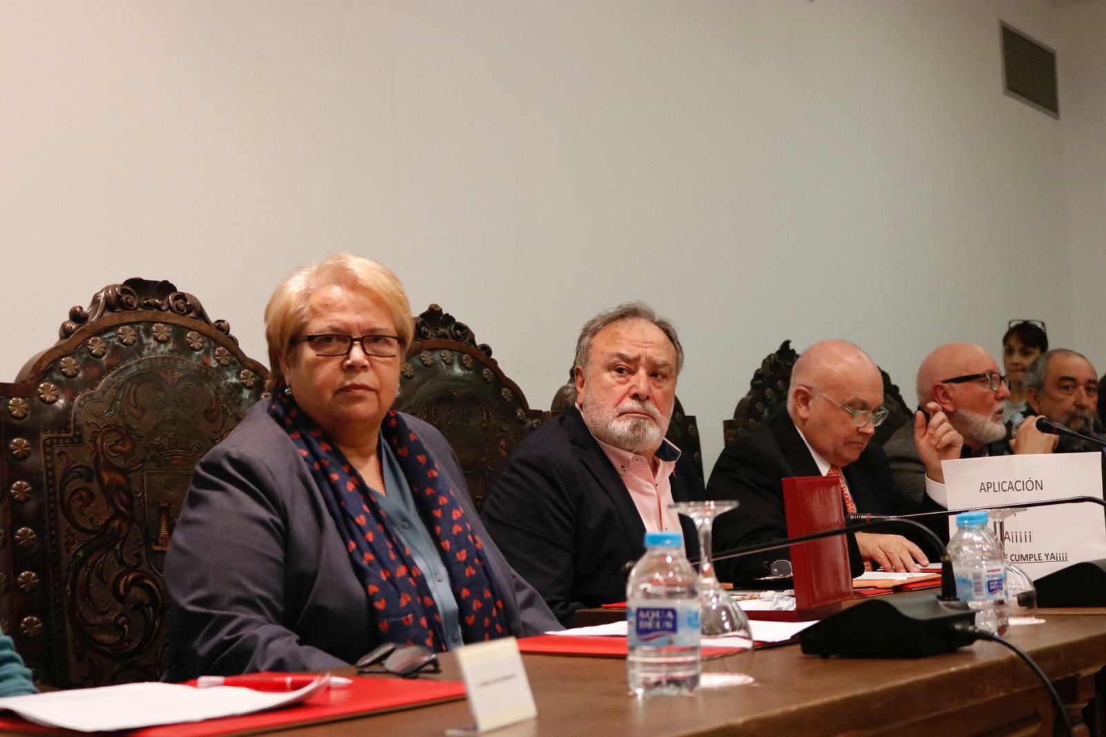 Rosa Ramírez y Salvador Moral, en primer término, los nuevos concejales del PSOE