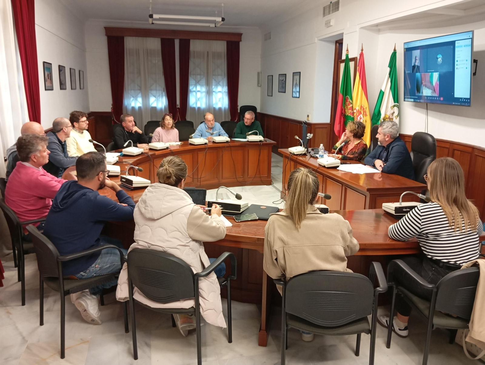 La Fundación Casas Viejas 1933 se reunieron en el salón de plenos del Ayuntamiento