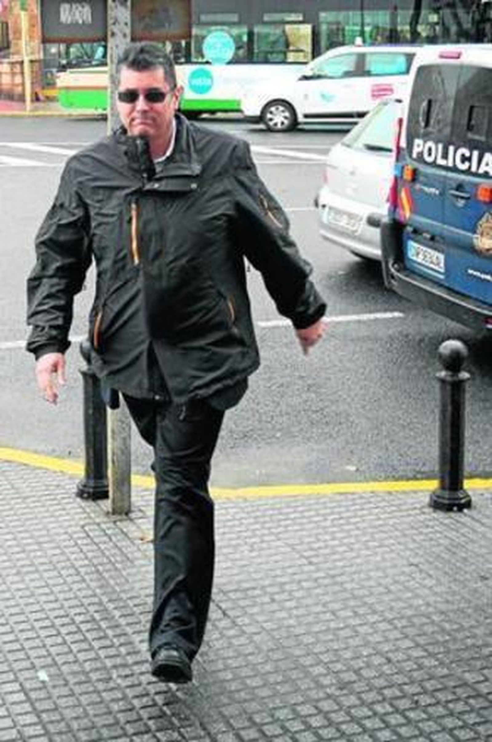 Francisco Javier López Luna, accediendo a la Audiencia ayer a primera hora.
