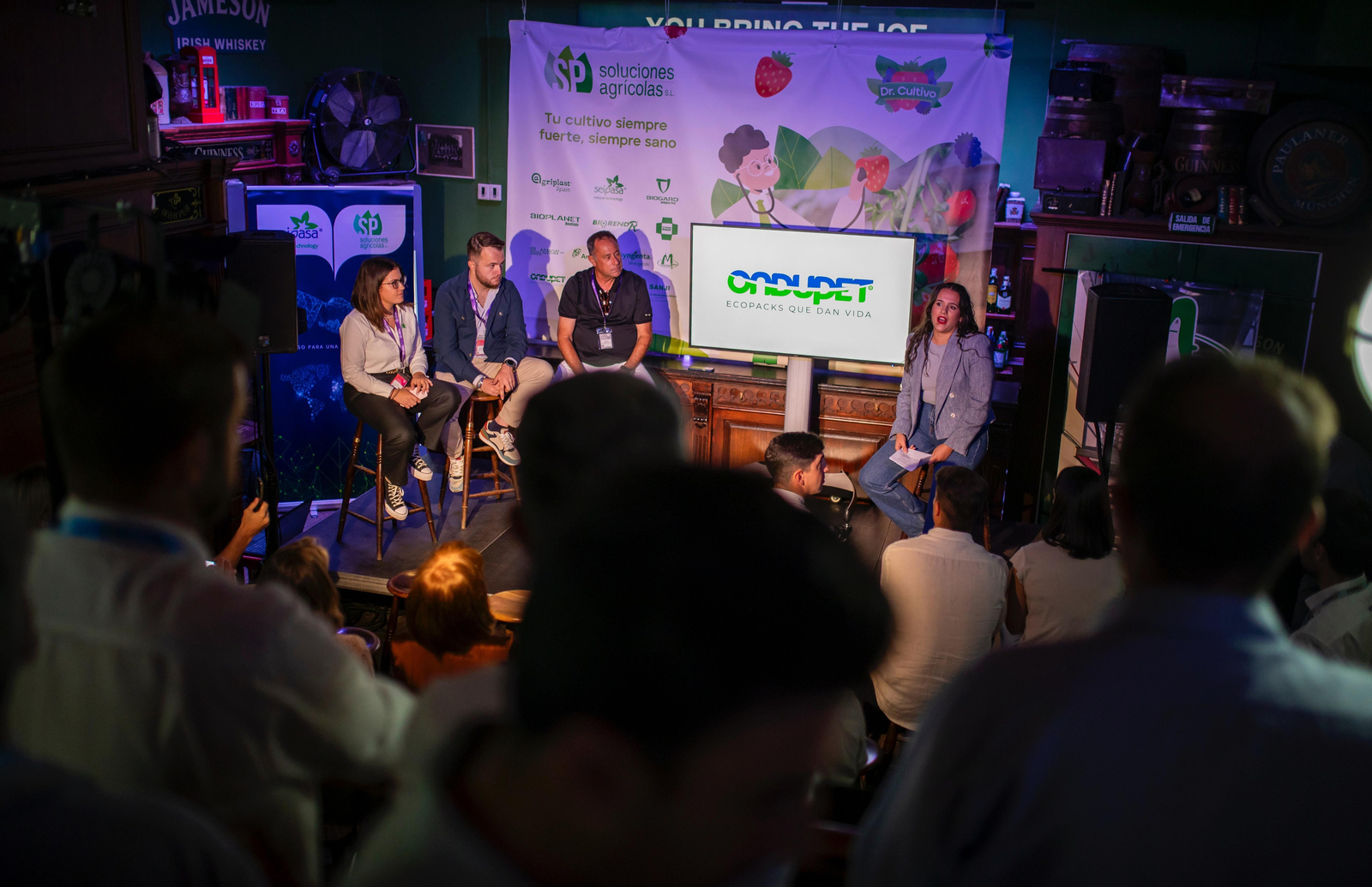 Charla técnica impartida durante la primera jornada del IX Congreso Internacional de Frutos Rojos.