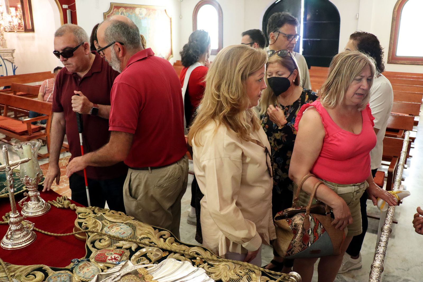 Visita guiada de la ONCE a la Hermandad de Emigrantes de Huelva, en imágenes