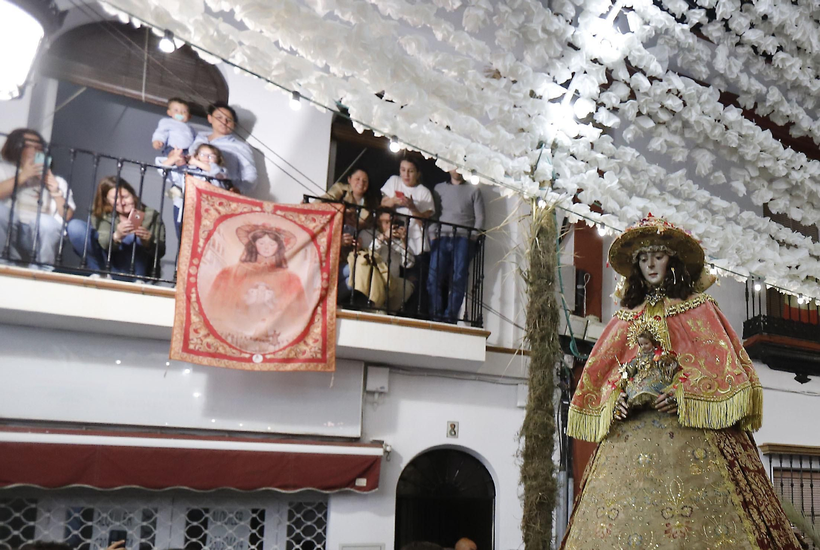 La Virgen del Rocío recorre las calles de Almonte hacia el Chaparral para el inicio del Camino de los Llanos