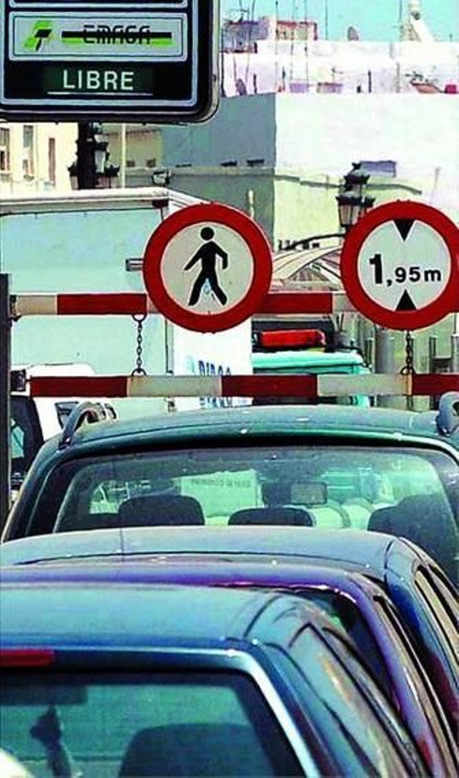 Entrada al aparcamiento del Campo del Sur.