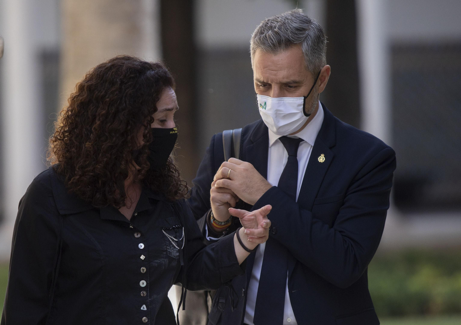 Inma Nieto y Juan Bravo, en el Parlamento.