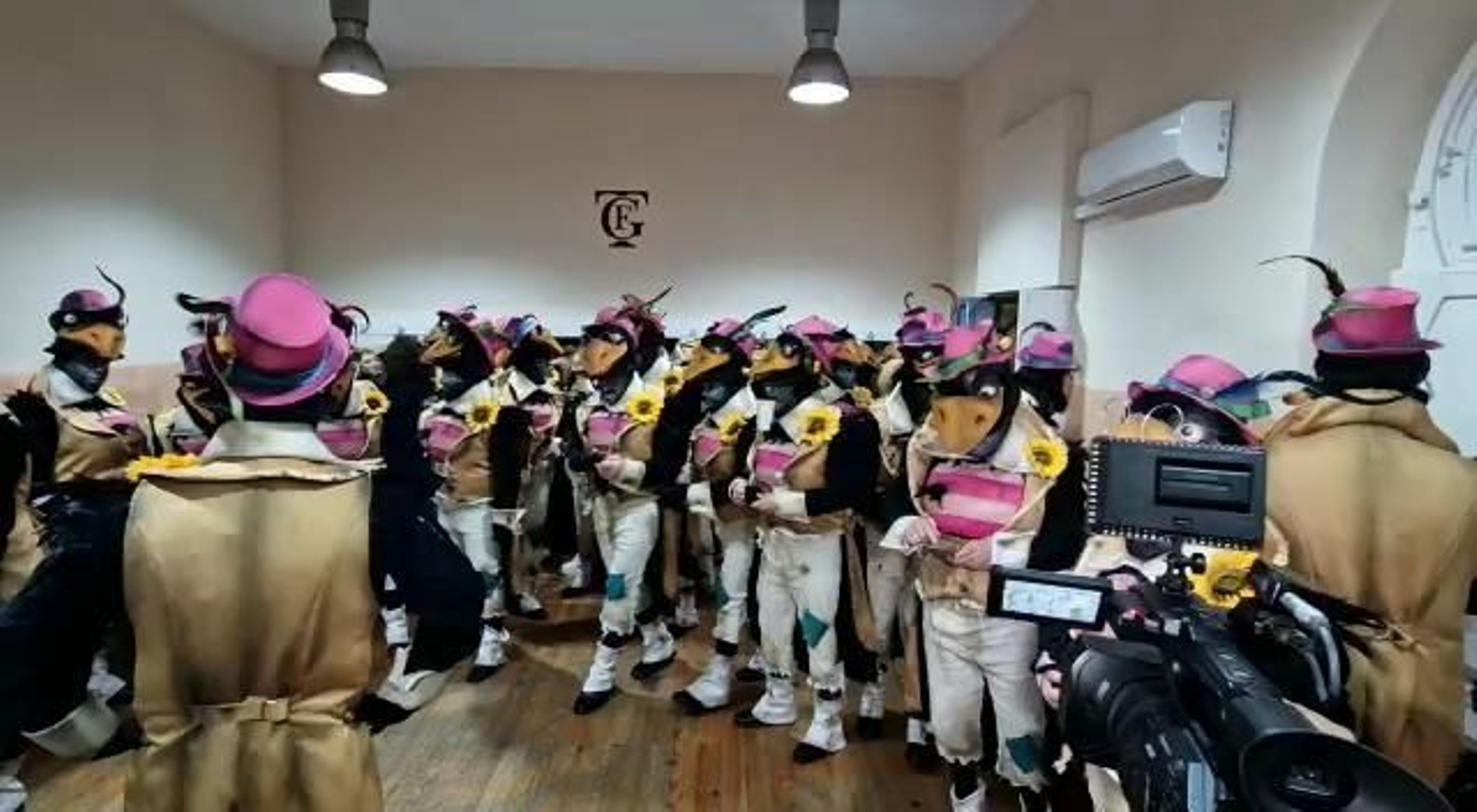 El coro 'Los esclavos' en camerinos.