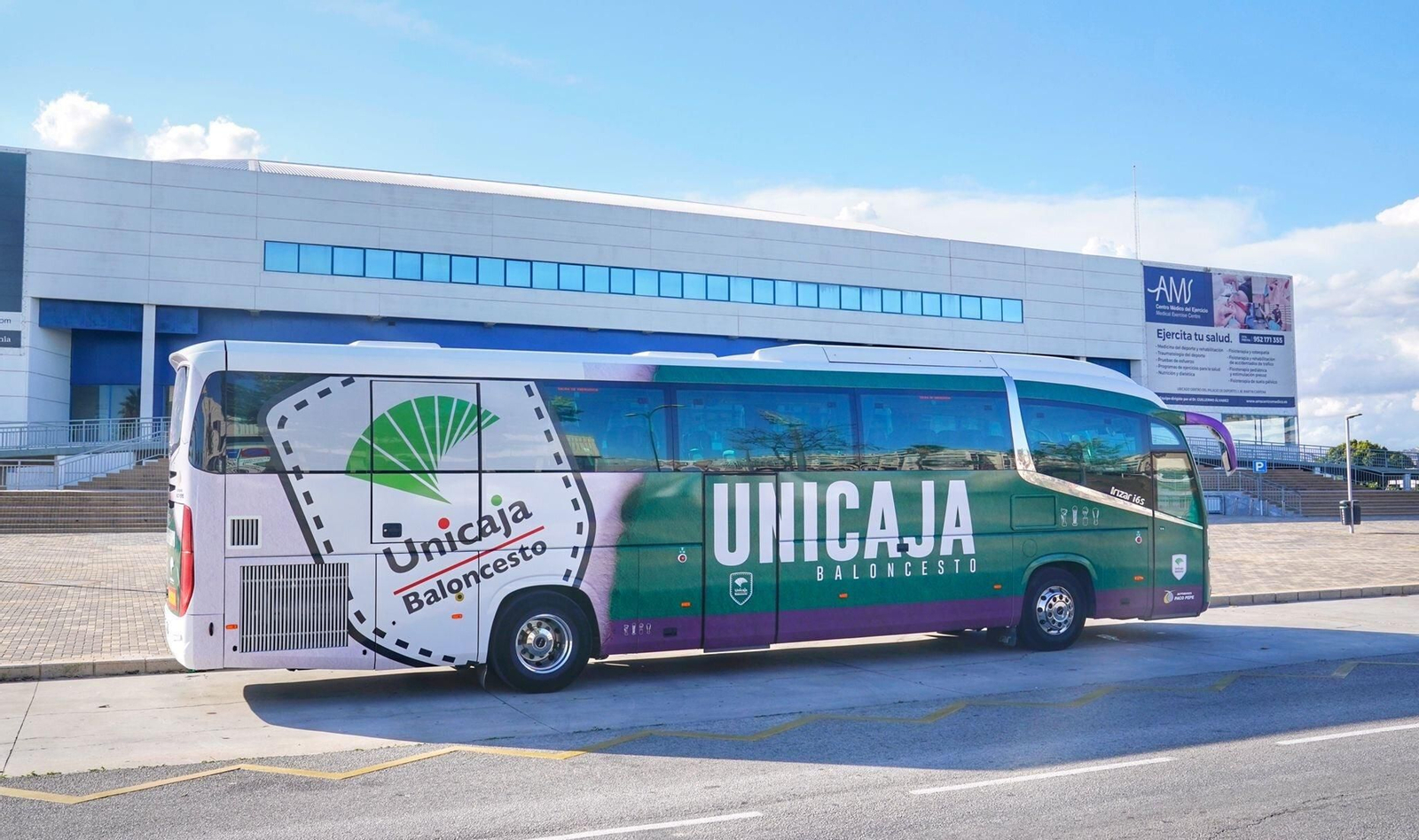 El nuevo diseño del autobús del Unicaja, en fotos