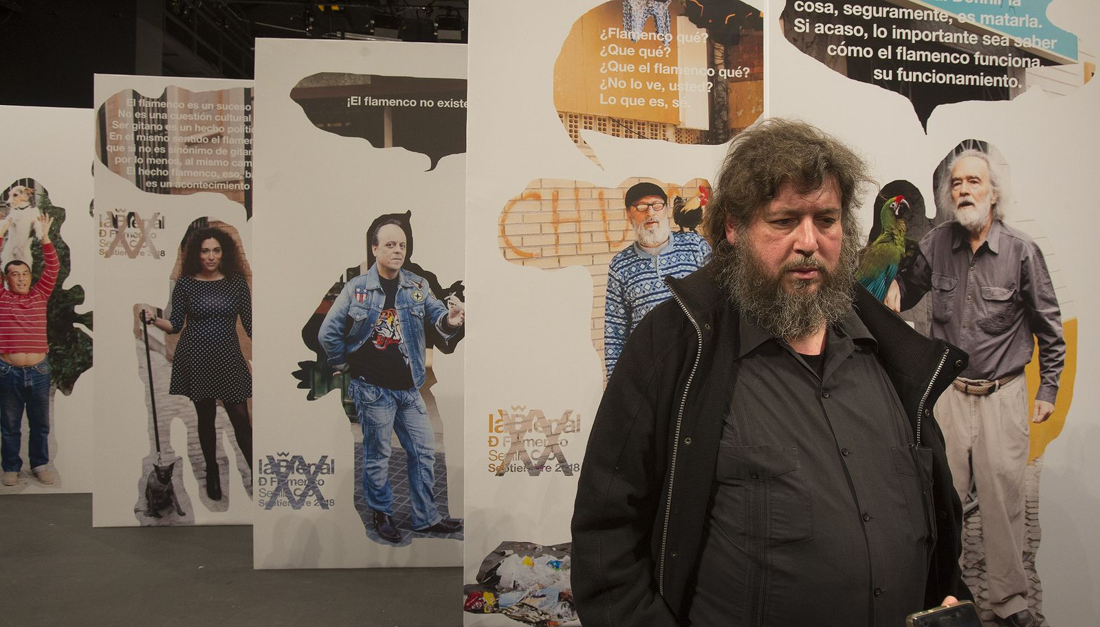 El artista y escritor Pedro G. Romero (Aracena, 1964), ayer en la presentación de su diseño para la XX edición de la Bienal de Flamenco.