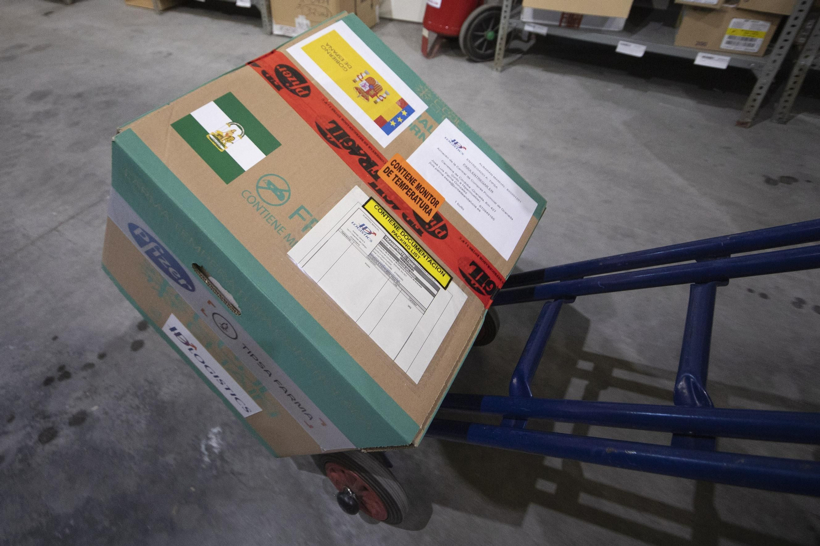 Fotos de un día histórico: así ha sido la vacunación en Granada