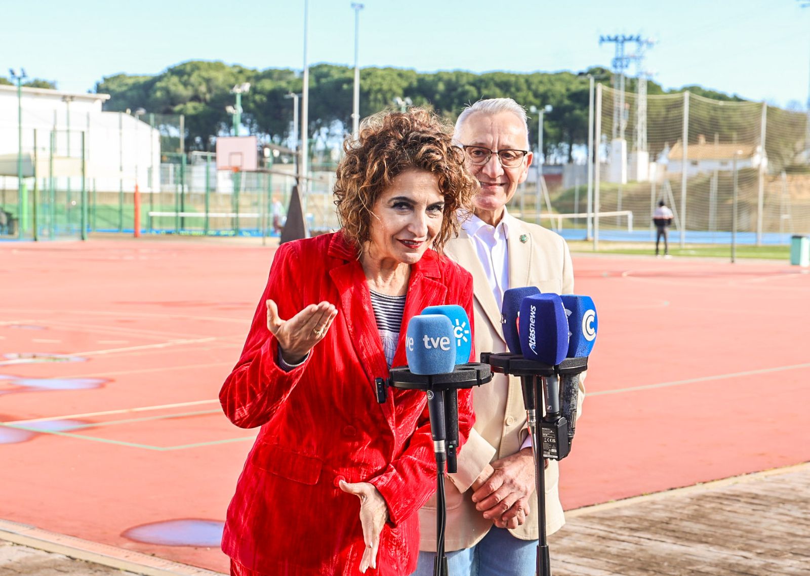 Fotografías de la inauguración de las nuevas instalaciones del complejo deportivo municipal de Bonares