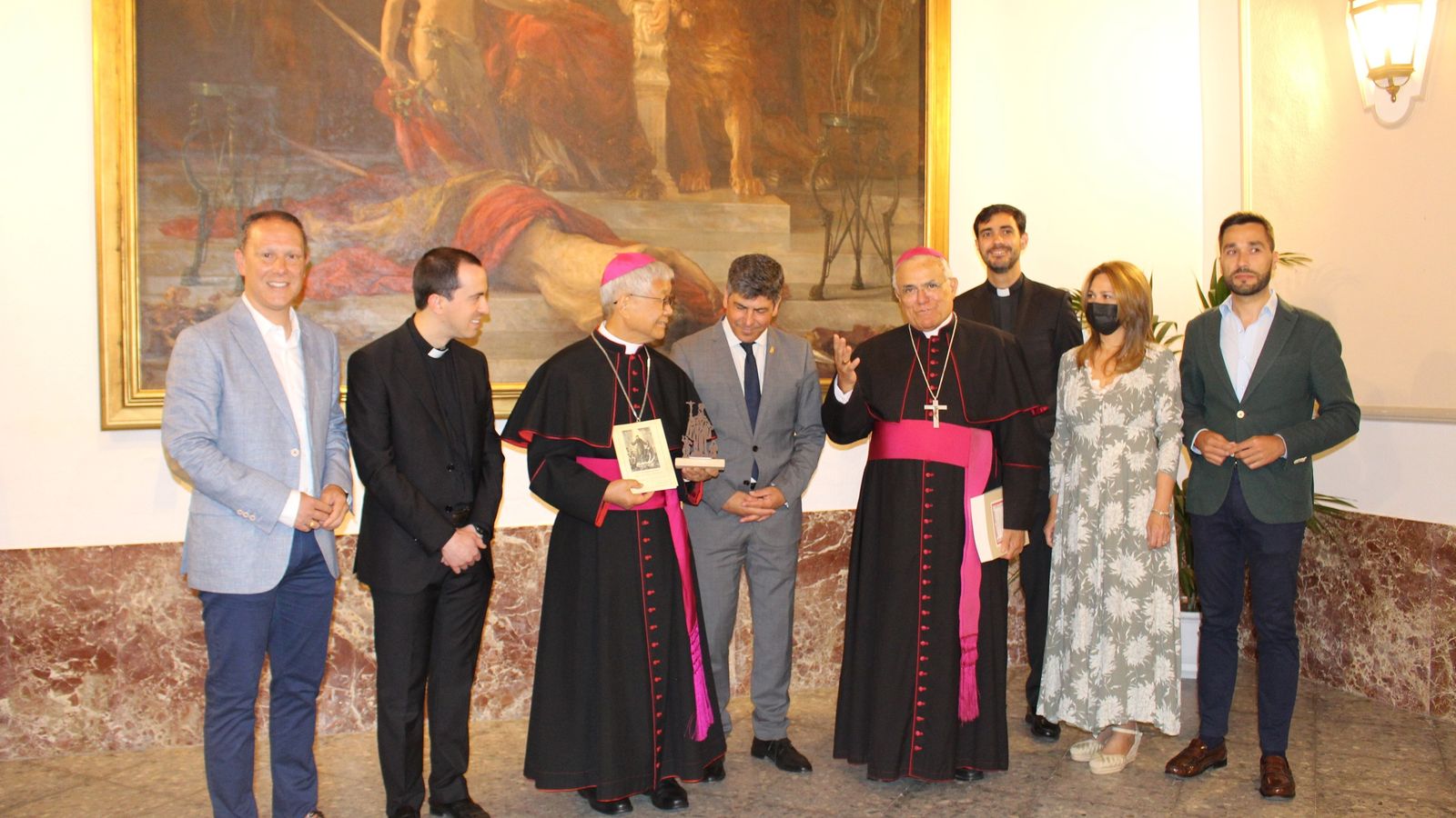Visita de Lazzaro You Heung Sik y Demetrio Fernández al Ayuntamiento de Montilla.