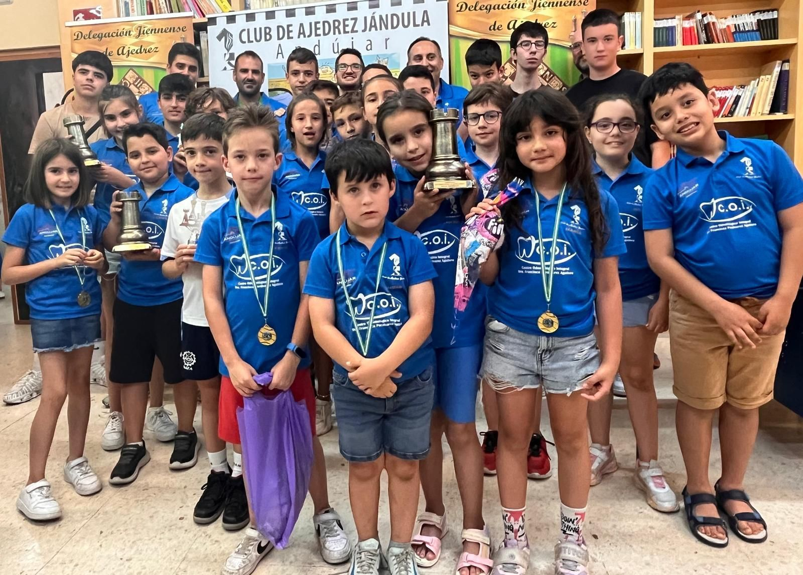 Foto de familia de los premiados en el torneo iliturgitano.