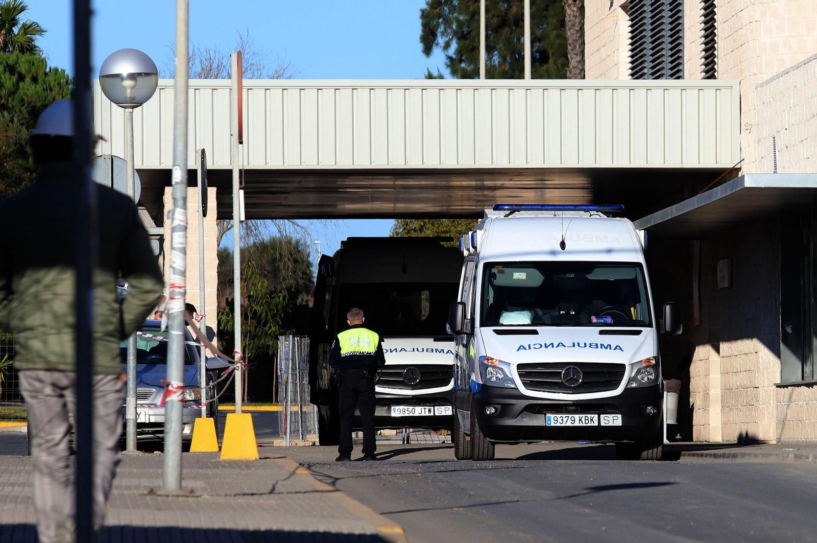 Inmediaciones del Hospital Juan Ramón Jiménez.