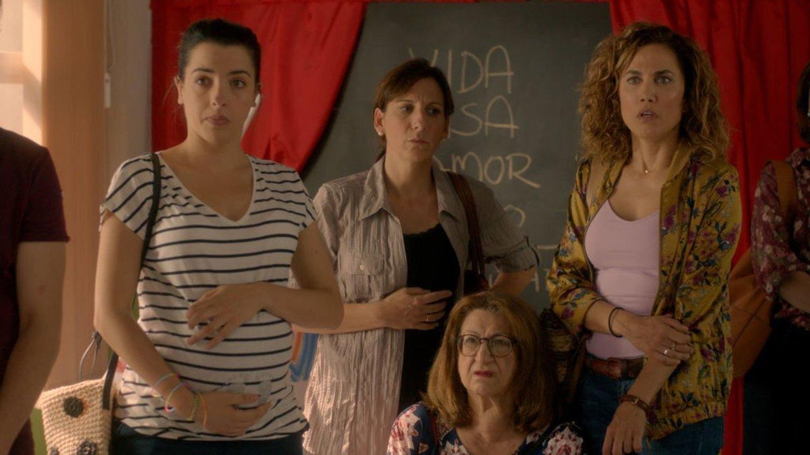 Malena Alterio (Lourdes) y Toni Acosta (Mayte), en una escena de la primera temporada de la serie.