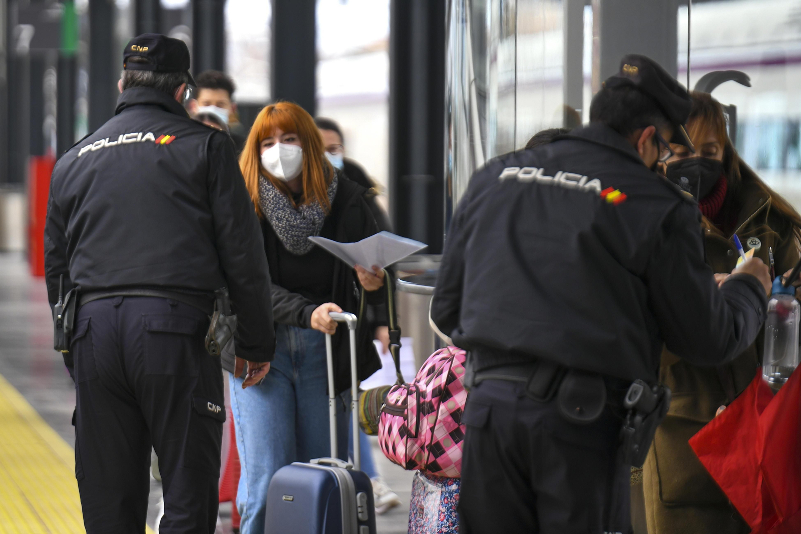 Controles de movilidad en la estación de ferrocarril de Granada