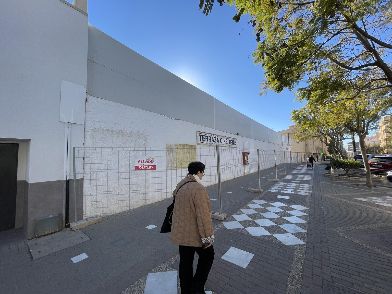 Las imágenes de la demolición del cine Tenis de Garrucha