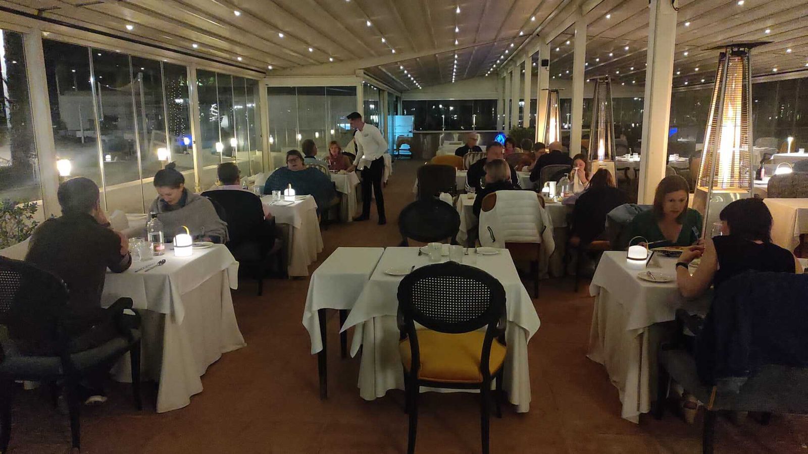 Las terrazas del cinco estrellas vuelven a acoger el servicio de restauración.