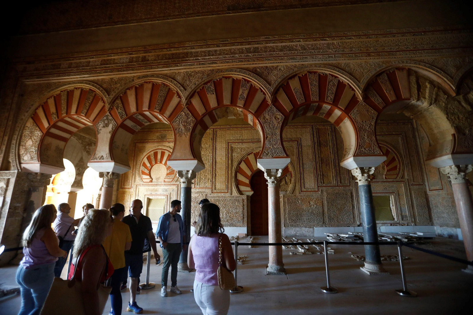 Las primeras visitas al Salón Rico de Medina Azahara tras su reapertura al público, en imágenes