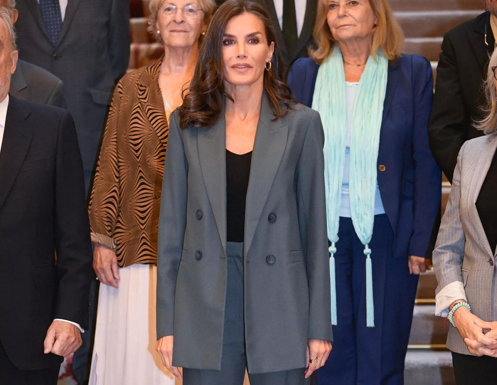 La Reina Letizia se marca el lookazo de alta ejecutiva con el que irás a la oficina.