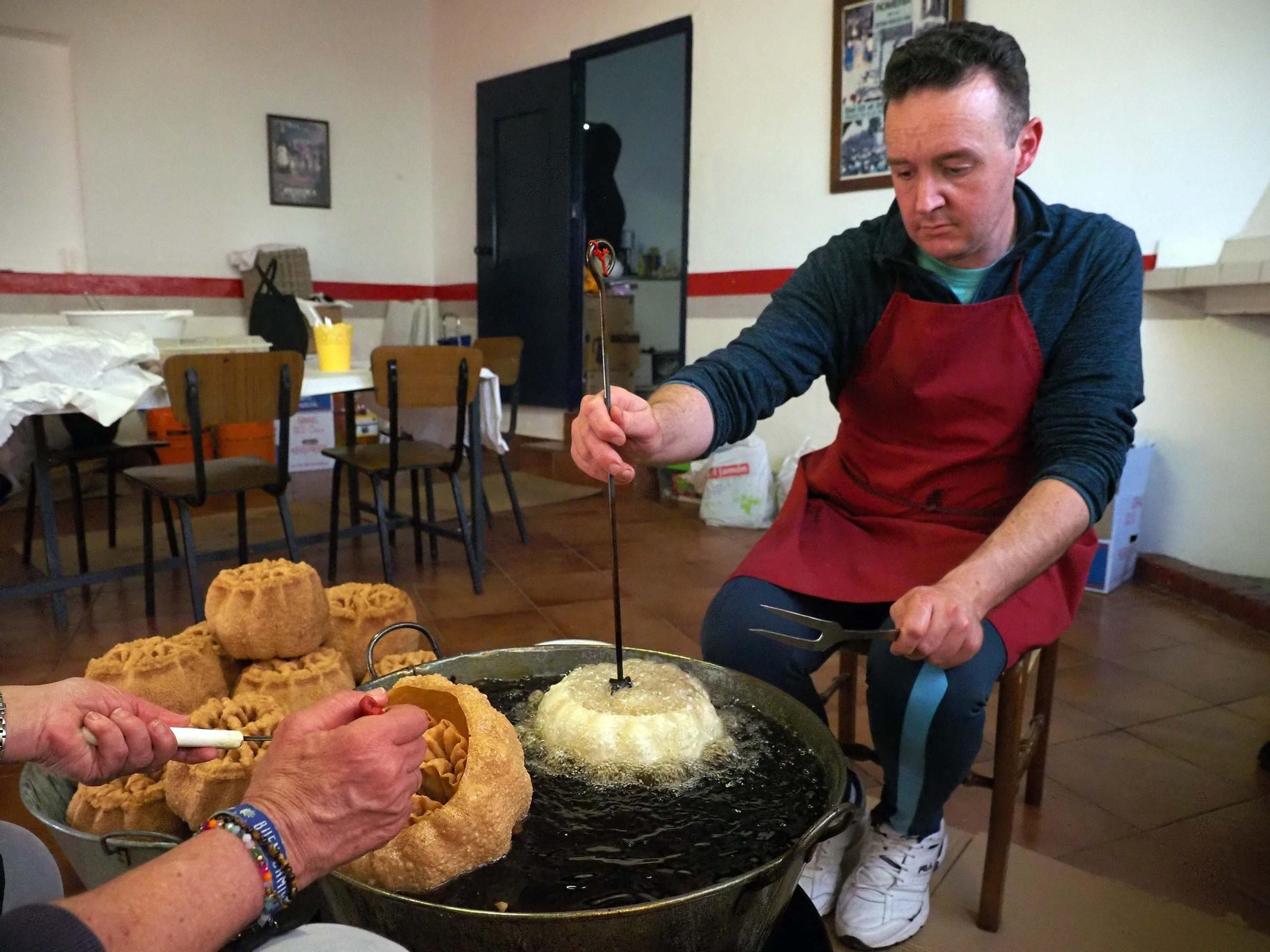 Elaboración tradicional de rosas de miel