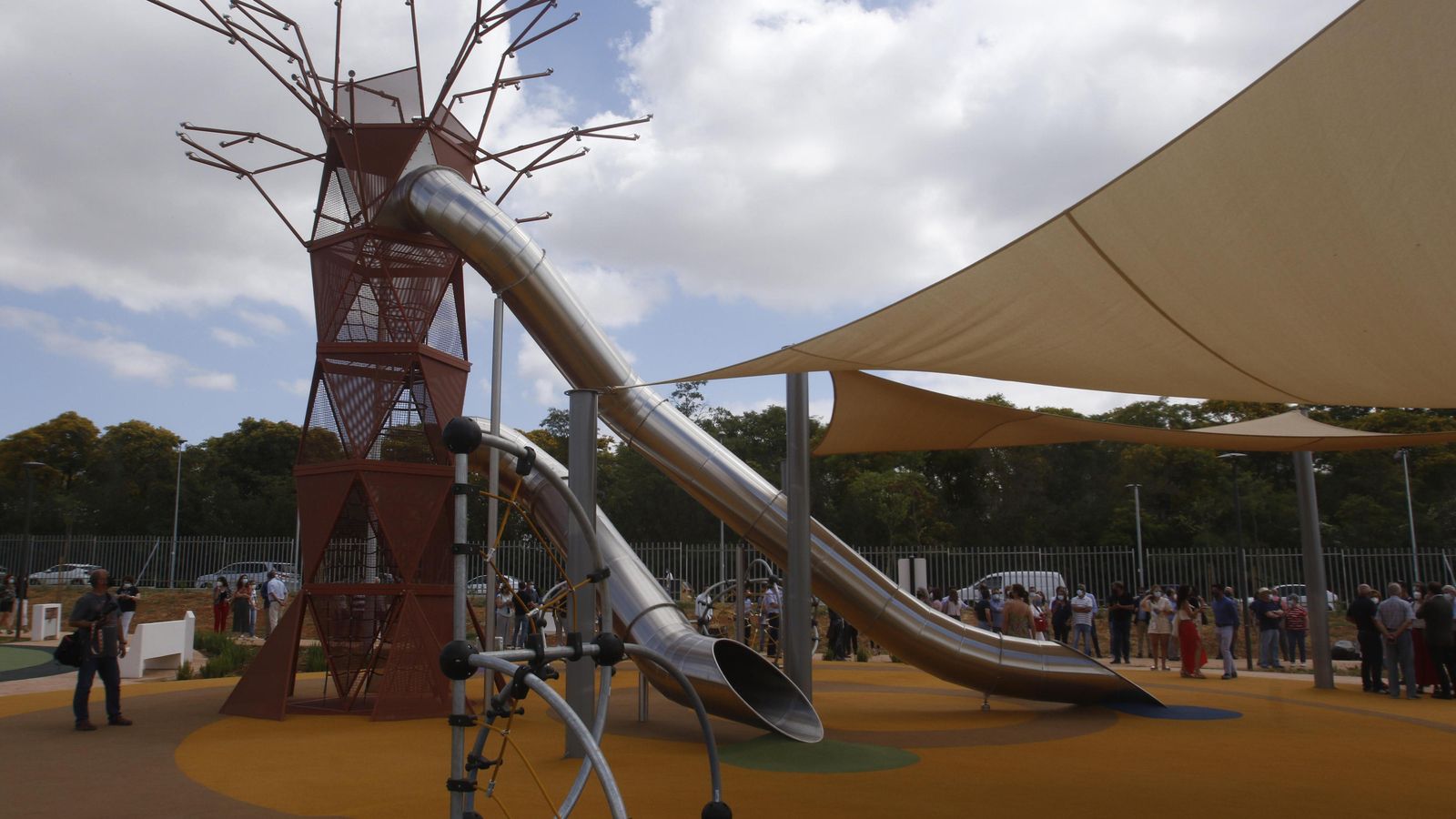 Parte de la zona de juegos infantiles del nuevo Parque Central de Mairena del Aljarafe.
