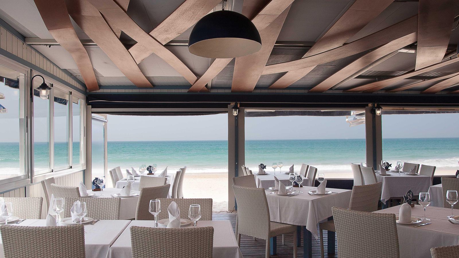 La Fontanilla, en la playa del mismo nombre.