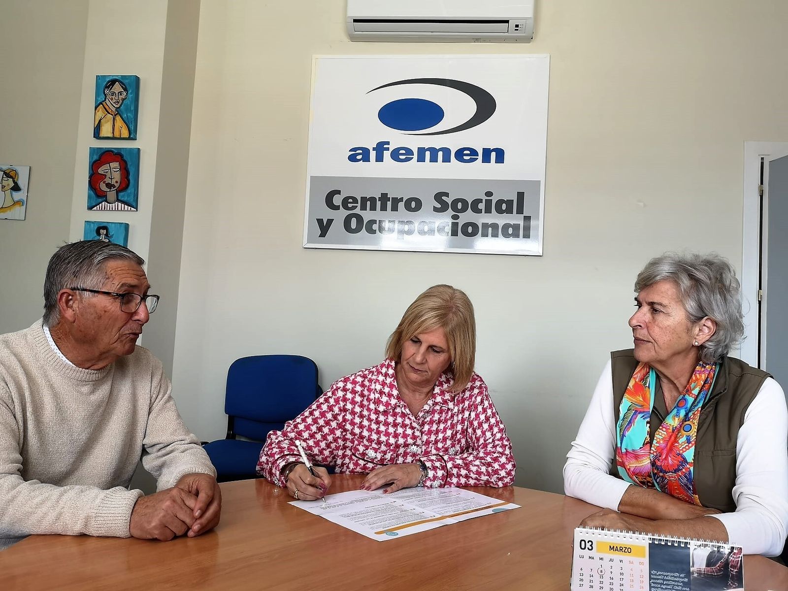 Firma del Pacto Local para el Bienestar Mental por parte de la candidata a la Alcaldía, María José García-Pelayo en la sede de Afemen.