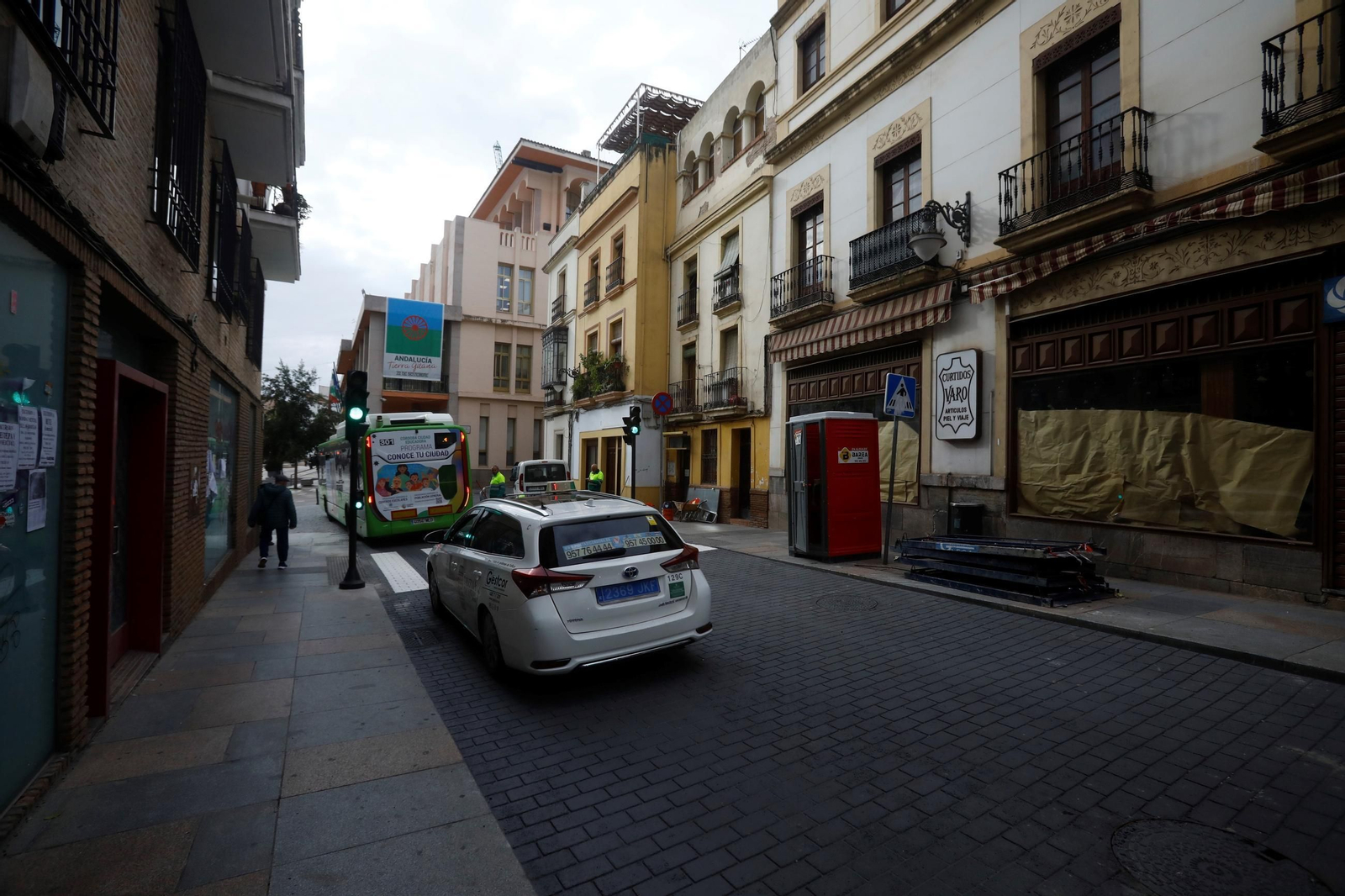 Las imágenes de la reapertura al tráfico de la calle Alfaros