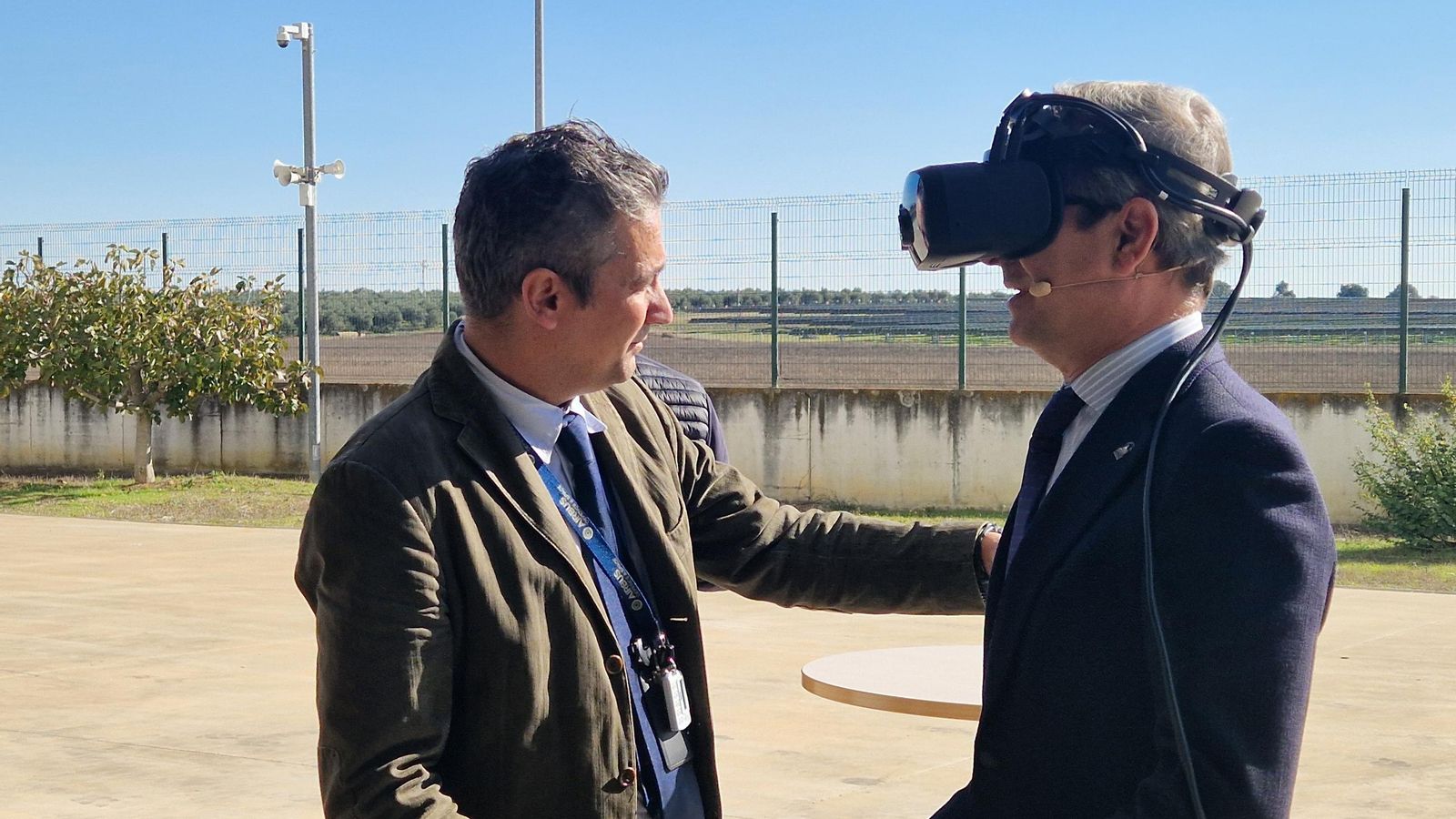 Jorge Paradela con unas gafas de inmersión para entrenamiento de aviones militares