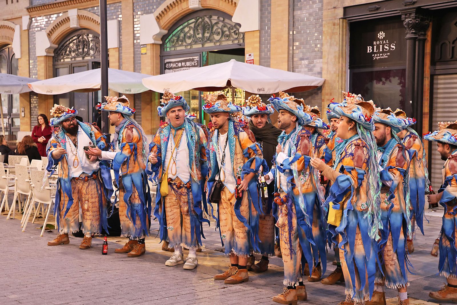 Las agrupaciones del Carnaval Colombino toman las calles del centro de Huelva